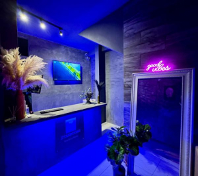 Zyan Rooms